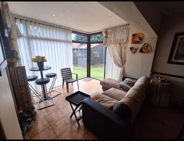 3 BEDROOM HOUSE FOR SALE IN VANDERBIJLPARK SE 2